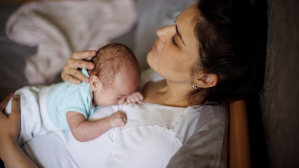 Was tun, wenn das Baby immer wieder aufwacht?