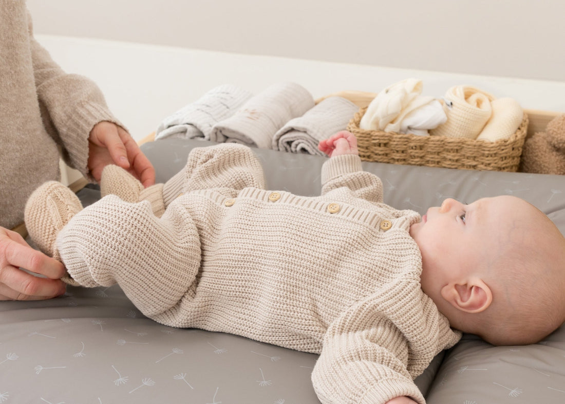 Baby wickeln: Tipps für Neugeborene & den Alltag