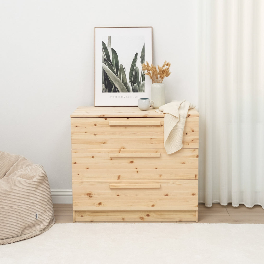 Minimalismus mit Kindern: Minimalistische Kommode in Kinderzimmer.