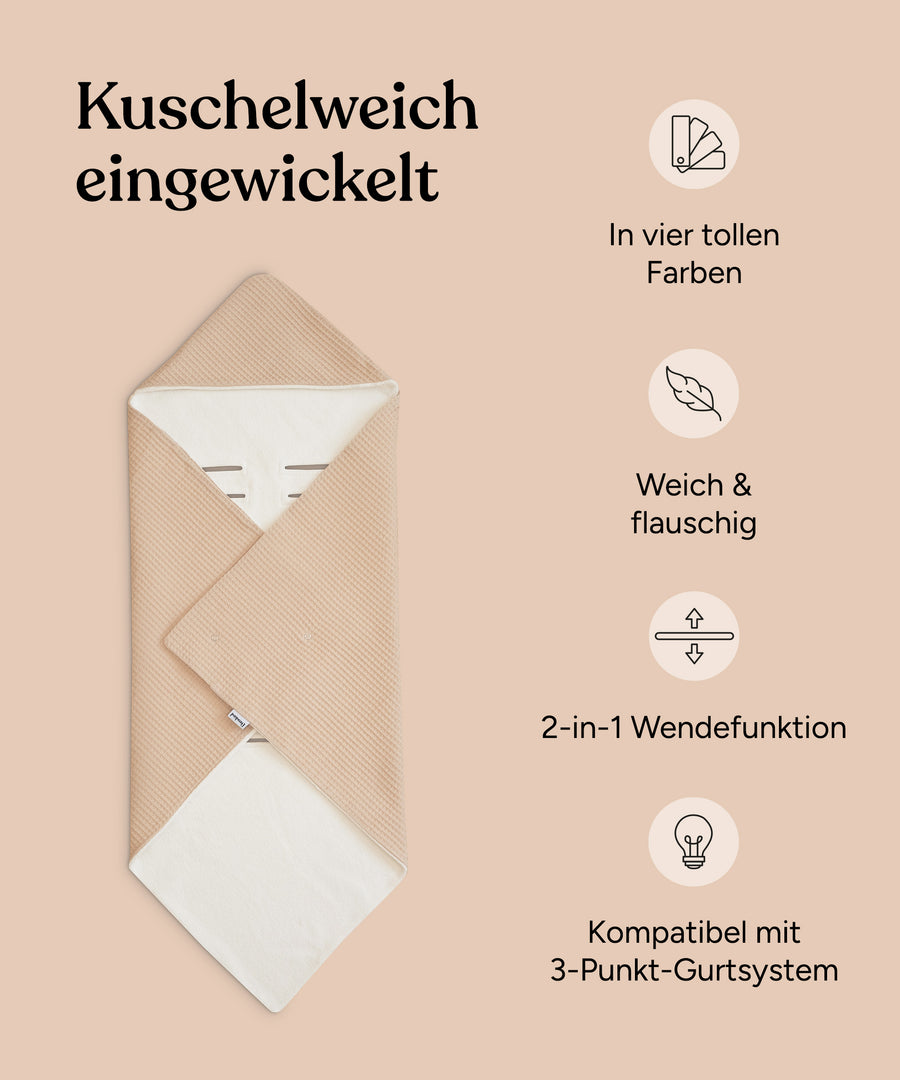 Vorteile Einschlagdecke: In vier tollen Farben, weich und flauschig, beidseitig verwendbar dank 2-in-1 Wendefunktion, kompatibel mit 3-Punkt-Gurtsystem.