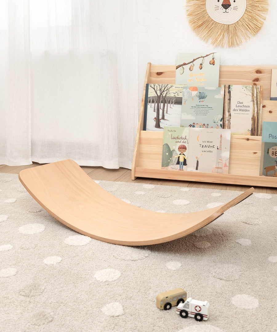 Kreativ nutzbares Spielgerät*Kreativität, Balance und Gleichgewicht – das Balance-Board fördert spielerisch die körperliche Entwicklung deines Kindes.|Balance-Board in Kinderzimmer.
