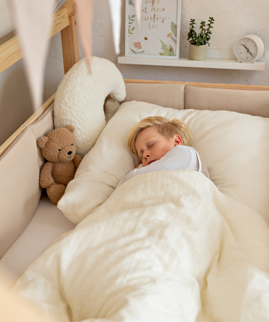 Sanft gepolstert & behaglich*Extra weicher Schutz für dein Kind durch die weiche Polsterung rund um das Bett.|Weich gepolsterte Bettumrandung für mehr Komfort und Schutz im Kinderbett.