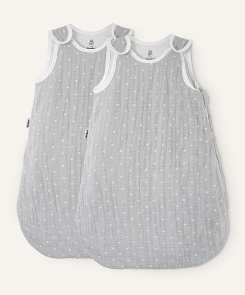 Babyschlafsack Musselin grau mit weißen Tropfen.