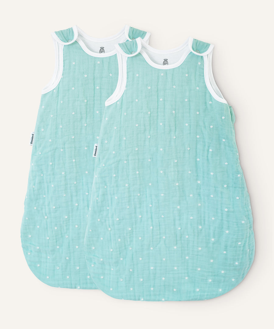 Babyschlafsack Musselin Mint mit weißen Sternen.
