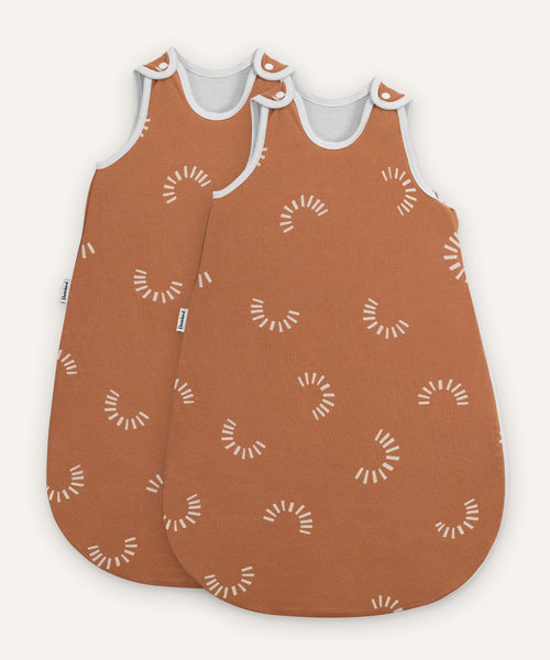 2er Bundle Ehrenkind Baby-Sommerschlafsack rund in zimt mit Muster.