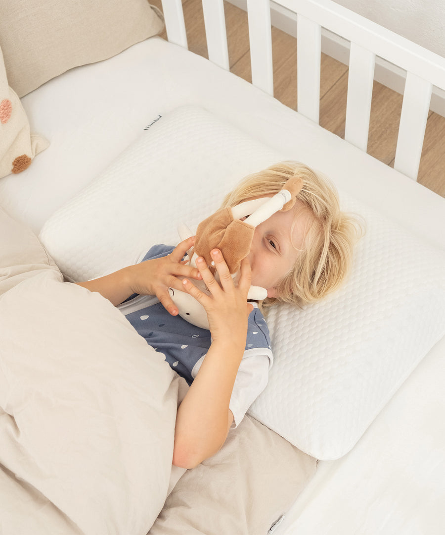 Smartes Kopfkissen*Memory-Schaum passt sich an und unterstützt Nacken & Kopf - für entspannten Schlaf in jeder Lage.|Memory Foam Kissen Ehrenkind.