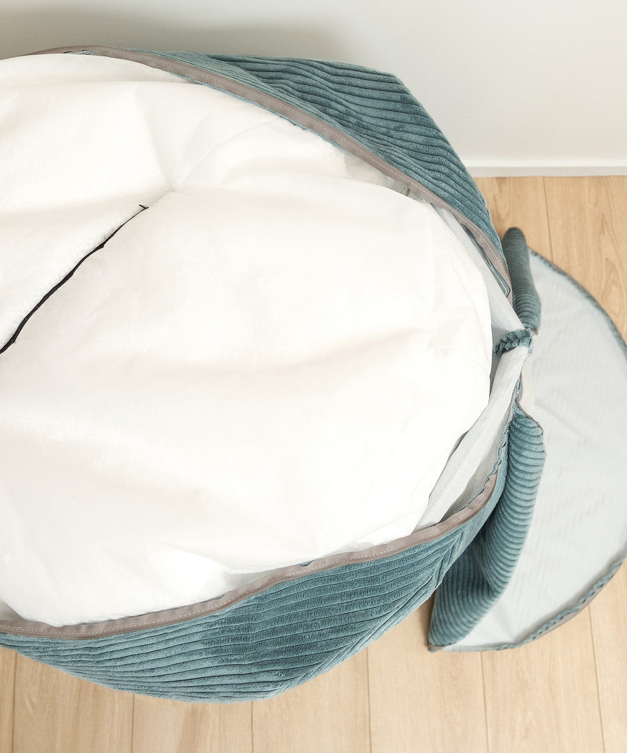 Praktisch & pflegeleicht*Der Außenbezug lässt sich leicht abnehmen und waschen - für mehr Frische und Hygiene im Familienalltag.|Geöffneter Außenbezug des Sitzsacks.