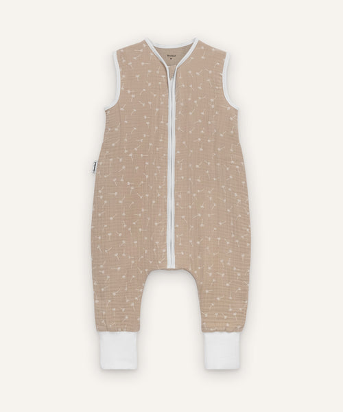 Musselin-Schlafsack mit Beinen 0.5 TOG in Beige.
