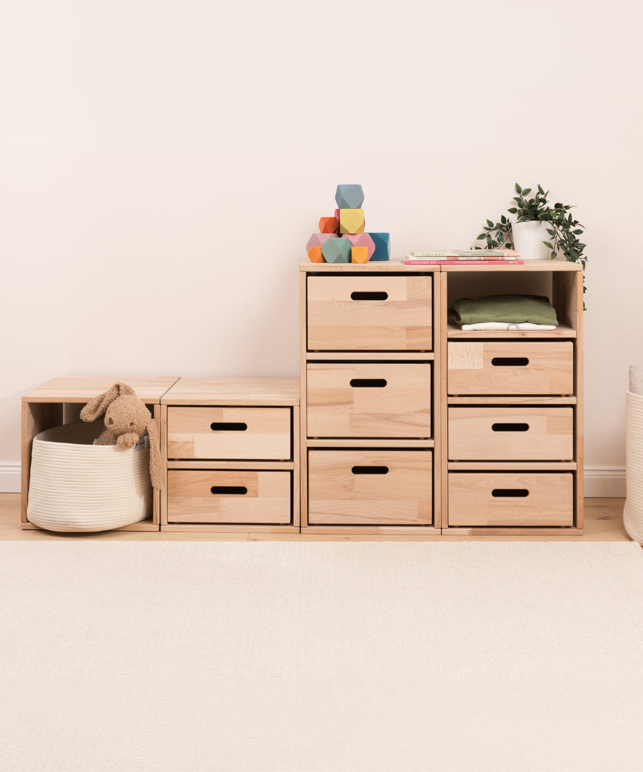 Natürliches Design*Minimalistisch, modern und langlebig, passt das Regalsystem im Kinder- oder Wohnzimmer zu vielen Einrichtungsstilen.|Minimalistisches Regalsystem aus Buchenholz.