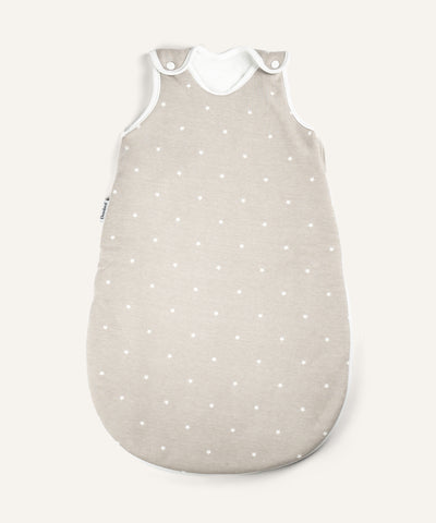 Baby-Schlafsack ganzjährig rund Taupe weiße Sterne.