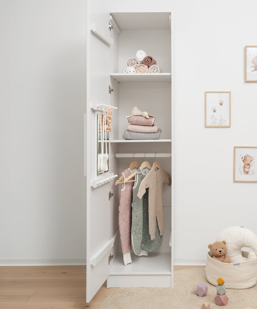 50 cm breiter Schrank mit flexibler Innenaufteilung.