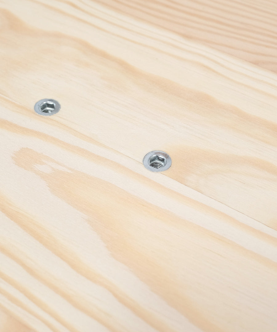 Tischplatte Holz Gewindeeinsatz Bohrung.