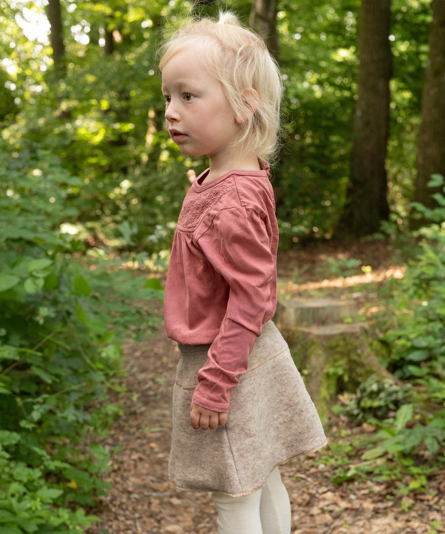 Ehrenkind Walkrock Beige draußen.